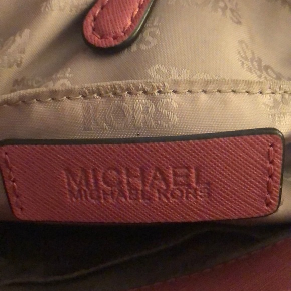 Michael Kors Pink purse. - Picture 4 of 5